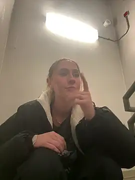 Snapshot of M1ssyk1ssy chatting on January 24, 5:00 pm M1ssyk1ssy online show from January 24, 5:00 pm