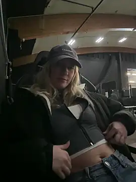 Snapshot of M1ssyk1ssy chatting on February 1, 8:16 pm M1ssyk1ssy online show from February 1, 8:16 pm