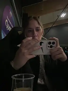 Snapshot of M1ssyk1ssy chatting on February 2, 10:28 pm M1ssyk1ssy online show from February 2, 10:28 pm