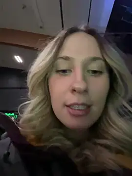 Snapshot of M1ssyk1ssy chatting on December 22, 10:47 pm M1ssyk1ssy online show from December 22, 10:47 pm