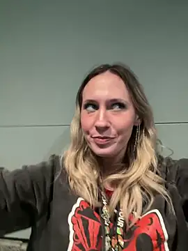 Snapshot of M1ssyk1ssy chatting on December 30, 5:13 pm M1ssyk1ssy online show from December 30, 5:13 pm