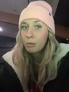 Snapshot of M1ssyk1ssy chatting on December 30, 10:12 pm M1ssyk1ssy online show from December 30, 10:12 pm