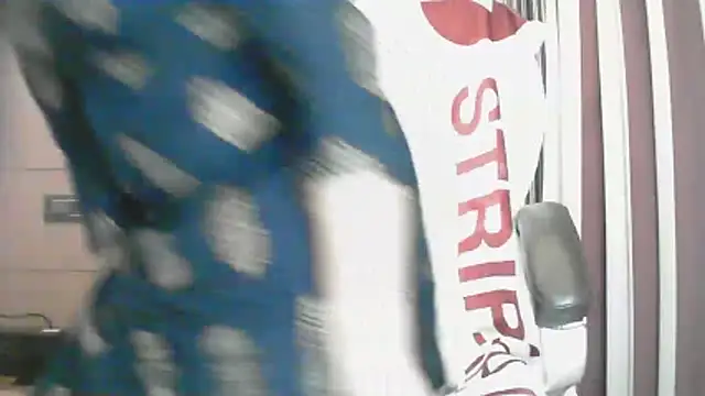 Snapshot of collage_hoty chatting on December 18, 4:55 pm collage hoty online show from December 18, 4:55 pm