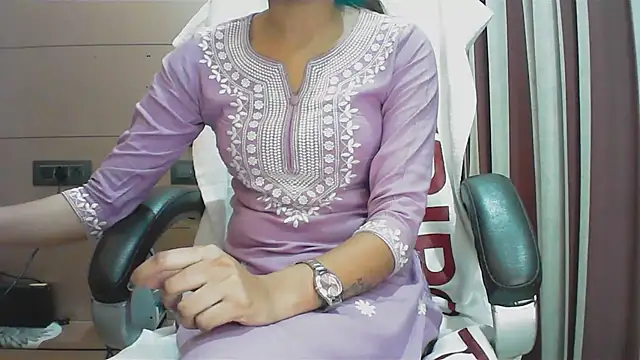 Snapshot of collage_hoty chatting on January 13, 4:16 am collage hoty online show from January 13, 4:16 am