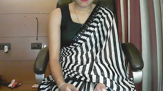 collage hoty online show from November 27, 4:40 pm