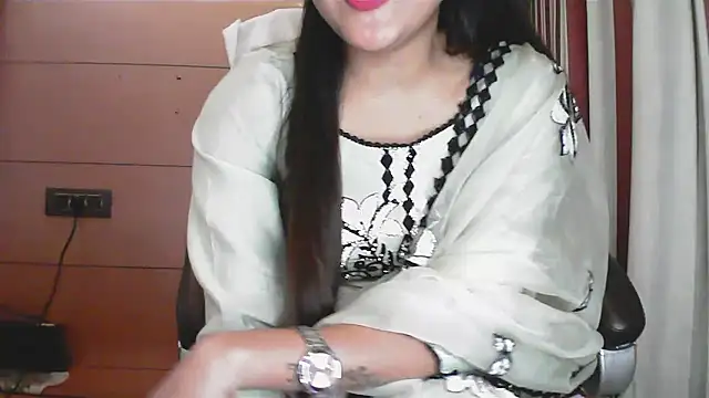 Snapshot of collage_hoty chatting on January 15, 4:05 am collage hoty online show from January 15, 4:05 am