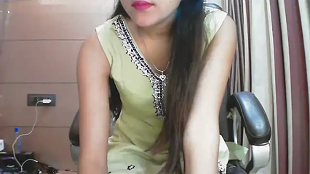 collage hoty online show from November 26, 5:35 pm