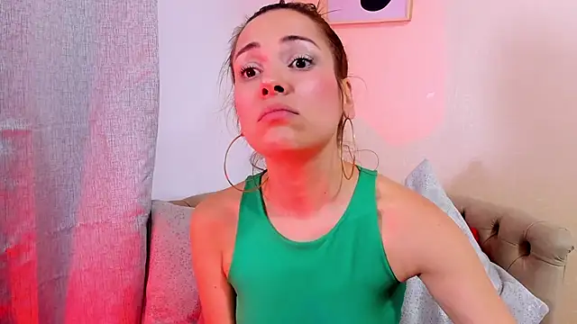 camilawm19 online show from February 1, 7:15 am