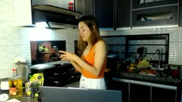 Snapshot of camilawm19 chatting on April 12, 11:52 pm camilawm19 online show from April 12, 11:52 pm