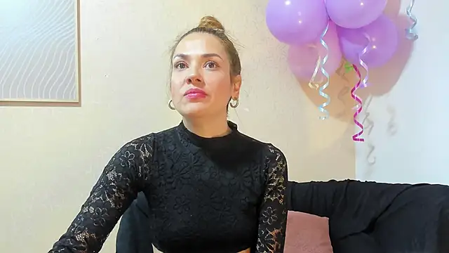 camilawm19 online show from March 20, 10:10 am