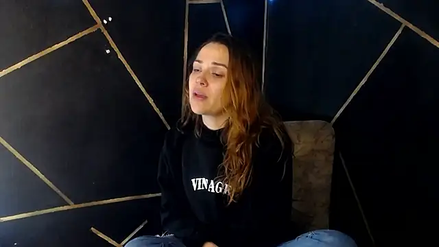 Snapshot of camilawm19 chatting on April 9, 12:00 pm camilawm19 online show from April 9, 12:00 pm