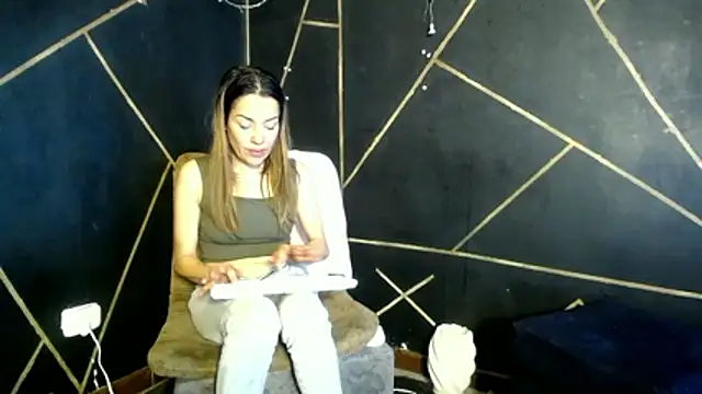 Snapshot of camilawm19 chatting on April 14, 7:35 am camilawm19 online show from April 14, 7:35 am