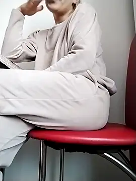 Snapshot of ladyrrr chatting on October 25, 7:51 am ladyrrr online show from October 25, 7:51 am