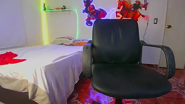 Snapshot of sweetie_tsgirl_ chatting on December 5, 10:06 pm sweetie tsgirl  online show from December 5, 10:06 pm