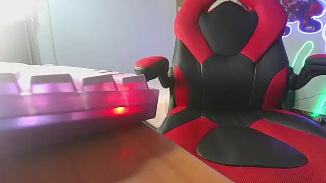 Snapshot of sweetie_tsgirl_ chatting on January 9, 7:31 am sweetie tsgirl  online show from January 9, 7:31 am