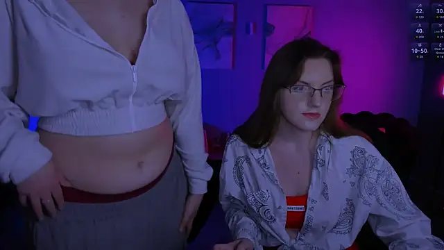 nikole kitt online show from April 18, 7:07 pm