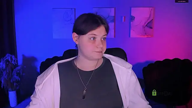 nikole kitt online show from February 21, 8:11 pm