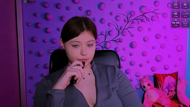 nikole kitt online show from February 5, 9:10 pm