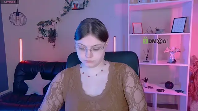 nikole kitt online show from June 1, 7:02 pm