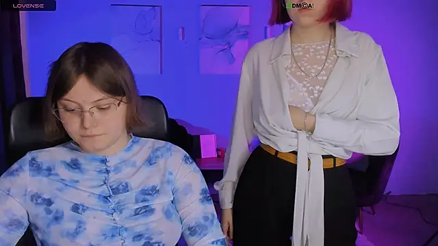 nikole kitt online show from April 12, 7:06 pm