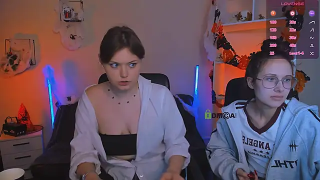 nikole kitt online show from October 29, 8:30 pm