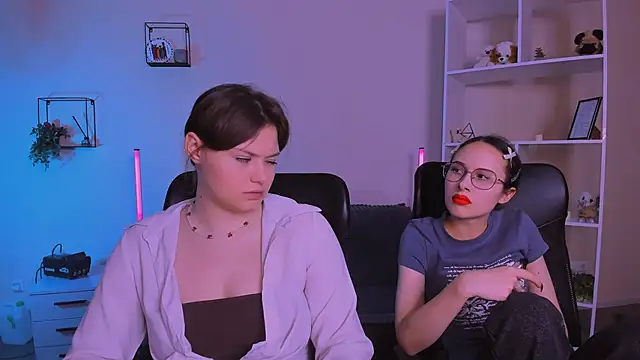 nikole kitt online show from November 9, 8:02 pm