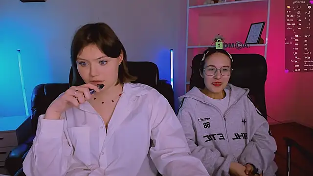 nikole kitt online show from November 26, 8:31 pm