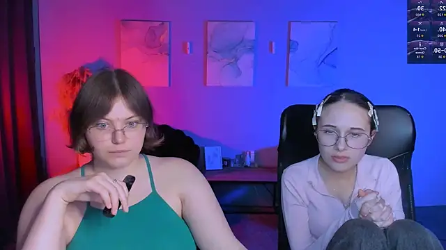 nikole kitt online show from April 14, 7:52 pm