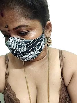 Snapshot of gaurika18 chatting on May 13, 11:23 pm gaurika18 online show from May 13, 11:23 pm
