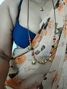 Snapshot of gaurika18 chatting on December 2, 11:06 pm gaurika18 online show from December 2, 11:06 pm