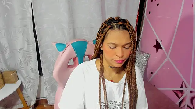 Snapshot of samantha_simur chatting on February 23, 8:17 am samantha simur online show from February 23, 8:17 am