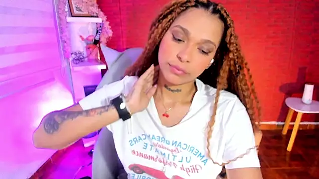 Snapshot of samantha_simur chatting on February 9, 2:06 am samantha simur online show from February 9, 2:06 am