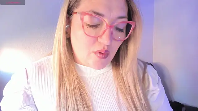 Naty Mature  online show from March 31, 5:15 pm