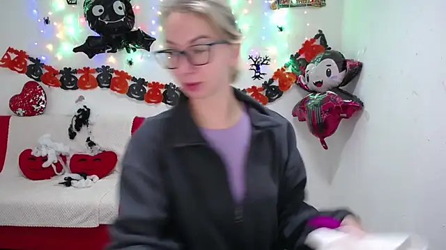 Snapshot of VasilisaSii chatting on October 27, 6:14 am VasilisaSii online show from October 27, 6:14 am