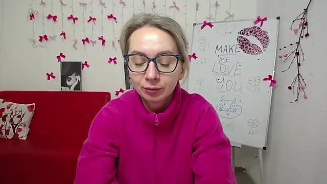 Snapshot of VasilisaSii chatting on February 24, 6:25 am VasilisaSii online show from February 24, 6:25 am