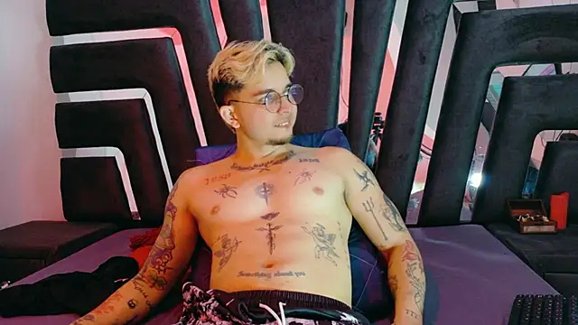 AliceandMax online show from April 10, 2:13 pm