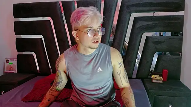 AliceandMax online show from January 19, 1:48 pm