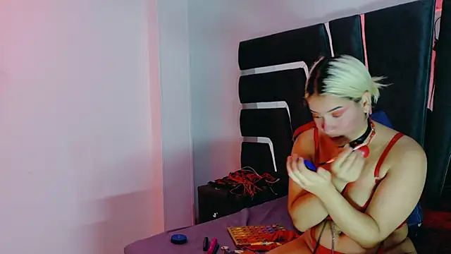 AliceandMax online show from March 3, 1:40 pm