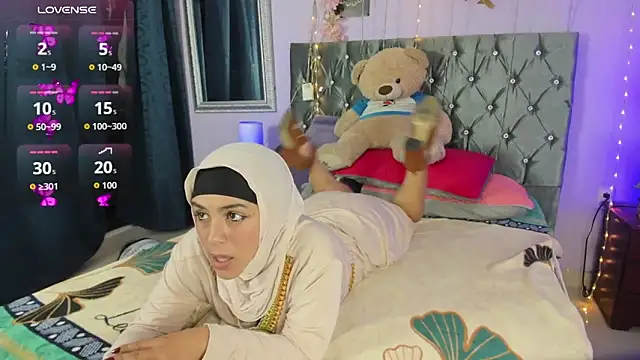 Snapshot of AliaAsad chatting on November 6, 12:53 pm AliaAsad online show from November 6, 12:53 pm