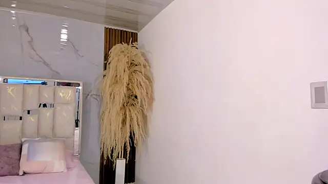 Keila Mendoza online show from March 11, 5:12 am