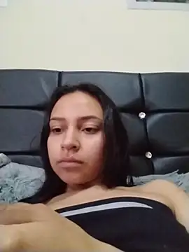 Snapshot of emma_ambar chatting on November 12, 5:39 pm emma ambar online show from November 12, 5:39 pm