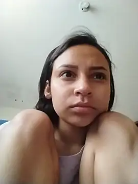 Snapshot of emma_ambar chatting on October 31, 4:58 pm emma ambar online show from October 31, 4:58 pm