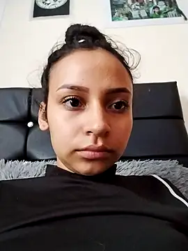 Snapshot of emma_ambar chatting on October 28, 8:19 pm emma ambar online show from October 28, 8:19 pm