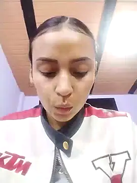 Snapshot of emma_ambar chatting on February 19, 12:46 am emma ambar online show from February 19, 12:46 am