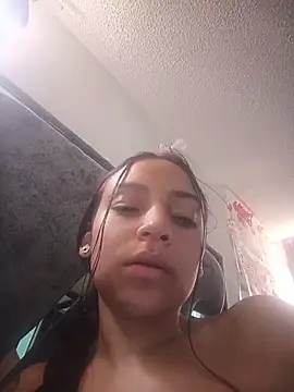 Snapshot of emma_ambar chatting on February 2, 6:40 pm emma ambar online show from February 2, 6:40 pm