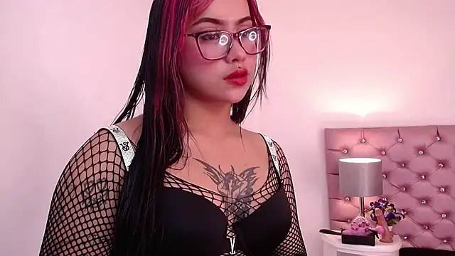 Snapshot of Angie99_gh chatting on March 6, 4:19 am Angie99 gh online show from March 6, 4:19 am