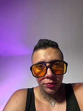  PhillipBrown online show from June 12, 1:47 am