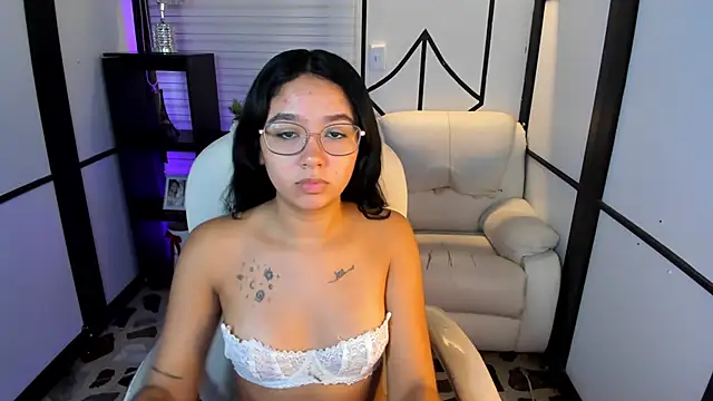 Snapshot of LilahAsh chatting on January 10, 11:54 am LilahAsh online show from January 10, 11:54 am