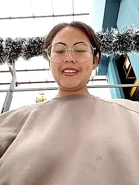 Snapshot of lara_moon25 chatting on January 5, 8:21 pm lara moon25 online show from January 5, 8:21 pm