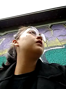 Snapshot of lara_moon25 chatting on December 12, 3:27 pm lara moon25 online show from December 12, 3:27 pm